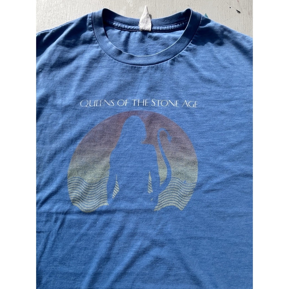 Men's Queens of the Stone Age T-Shirt Blue Spell-Out M Rock Desert Noise Music